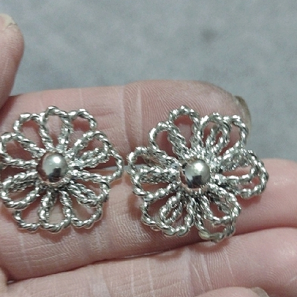CORO VINTAGE DOUBLE LAYERED FLORAL SILVER-TONE DROP CLIP-ON 1" EARRINGS - Picture 3 of 10